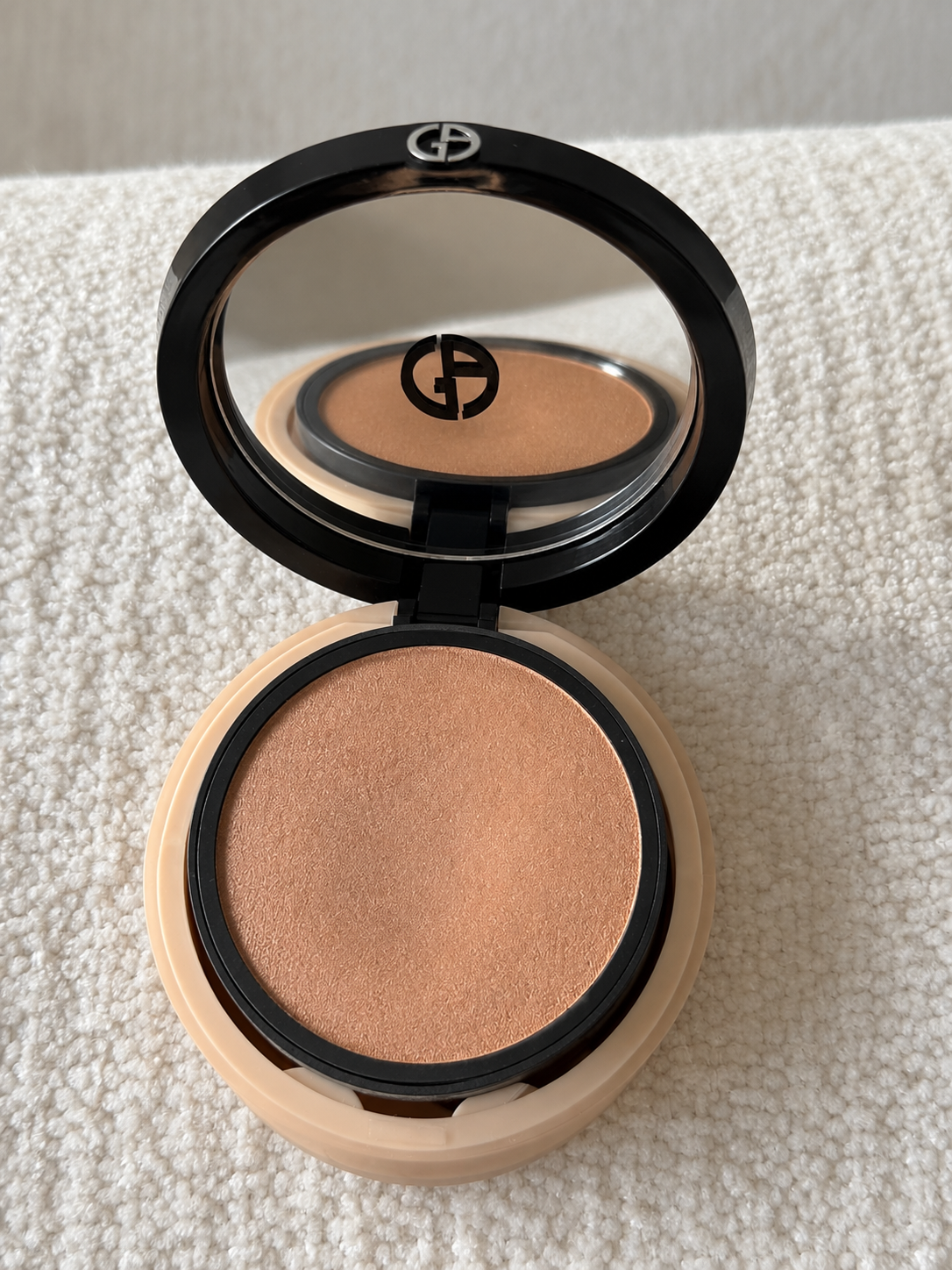 An open compact of Armani Luminous Silk Bronzing Powder.