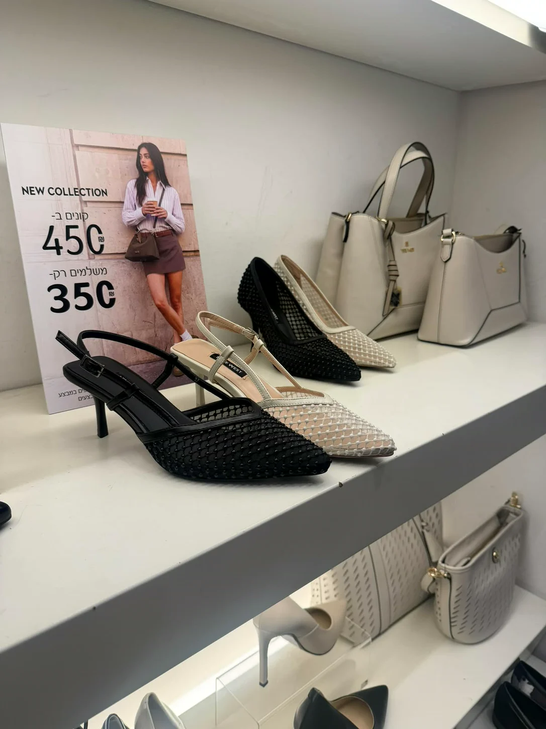 סלינגבק שחור וטוטים בגוון שמנת בחנות Nine West